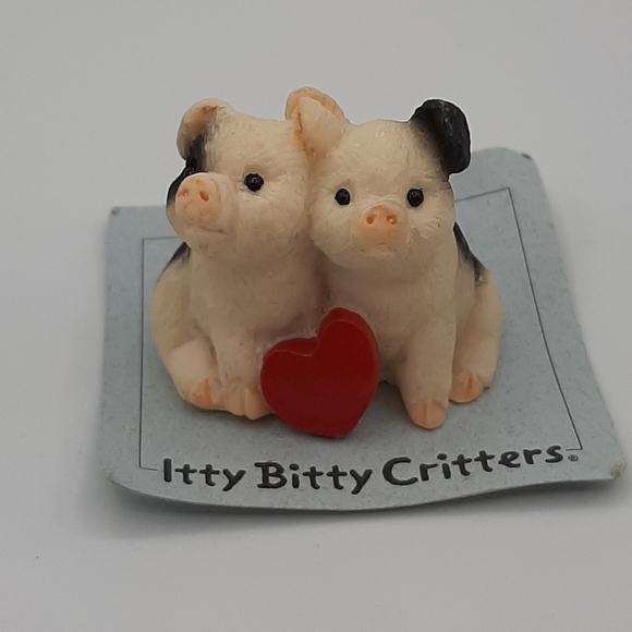 Vintage Miniature Pig Couple Itty Bitty Critters United Design 1997 1.5" Tall - Picture 1 of 6